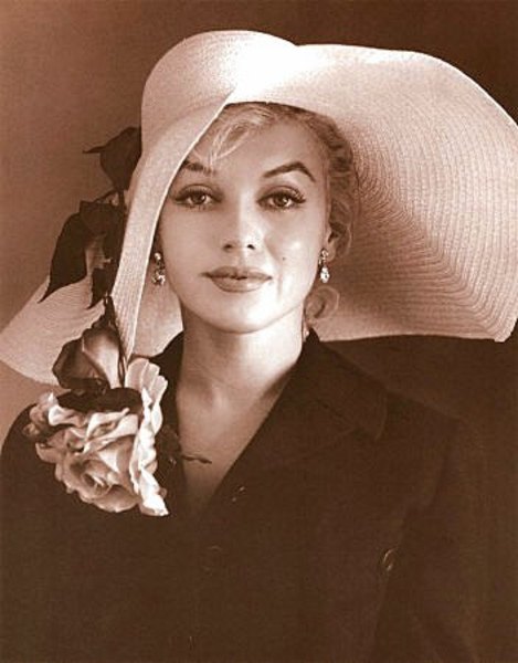 http://www.weblo.com/asset_images/large/A_Lady_In_a_Hat_Marilyn_48e887b44e0ec.jpg