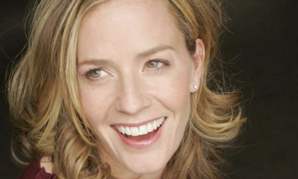 Elisabeth Shue  