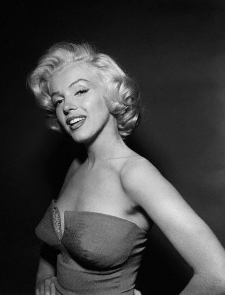 http://www.weblo.com/asset_images/large/Marilyn_Monroe_Marilyn_Mo_48d5ed7573658.jpg