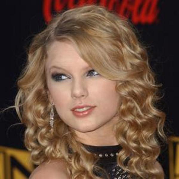  Taylor Swift Celebrity Fan Site. The music video shows the “High School 